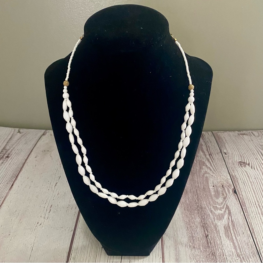 Liz Claiborne White Beaded Necklace With Gold Accents 🐝